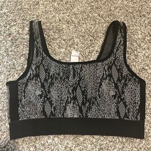 Fabletics sports bra. Snakeskin size XL